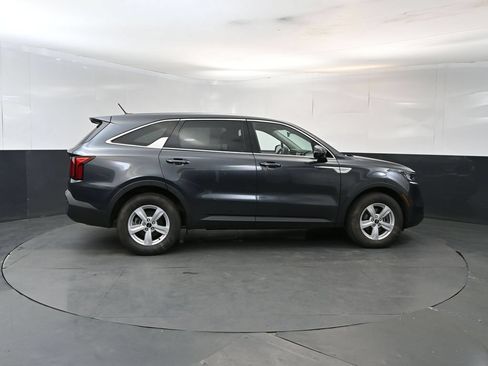 Used 2022 Kia Sorento LX FWD image 6