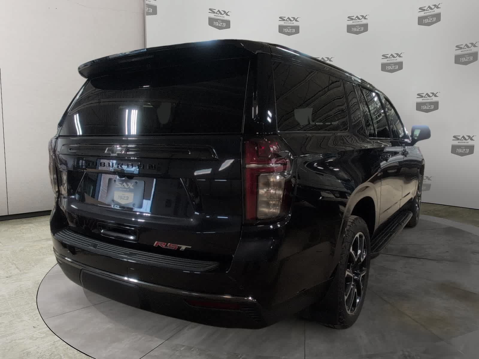 Used 2022 Chevrolet Suburban RST w/ Luxury Package AWD/4WD image 5