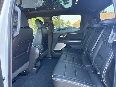Used 2025 GMC Sierra EV Denali AWD/4WD image 13