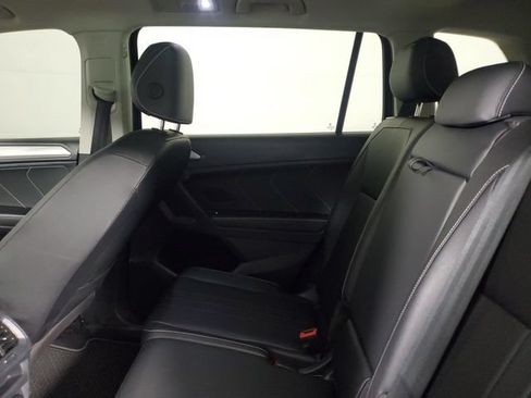 Used 2023 Volkswagen Tiguan SE w/ Panoramic Sunroof Package FWD image 10