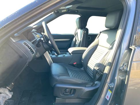 New 2025 Land Rover Discovery Dynamic SE image 13