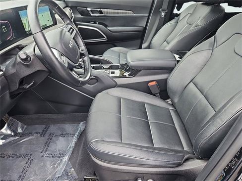 Used 2024 Kia Telluride EX w/ EX Captain's Chair Package image 31