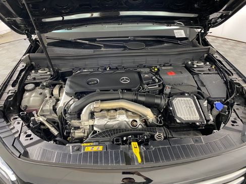 New 2025 Mercedes-Benz GLB 250 4MATIC image 30