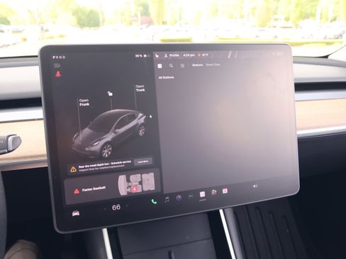 Used 2021 Tesla Model Y Long Range image 22