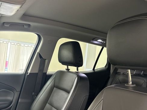 Used 2024 GMC Terrain SLT w/ Elevation Edition image 15