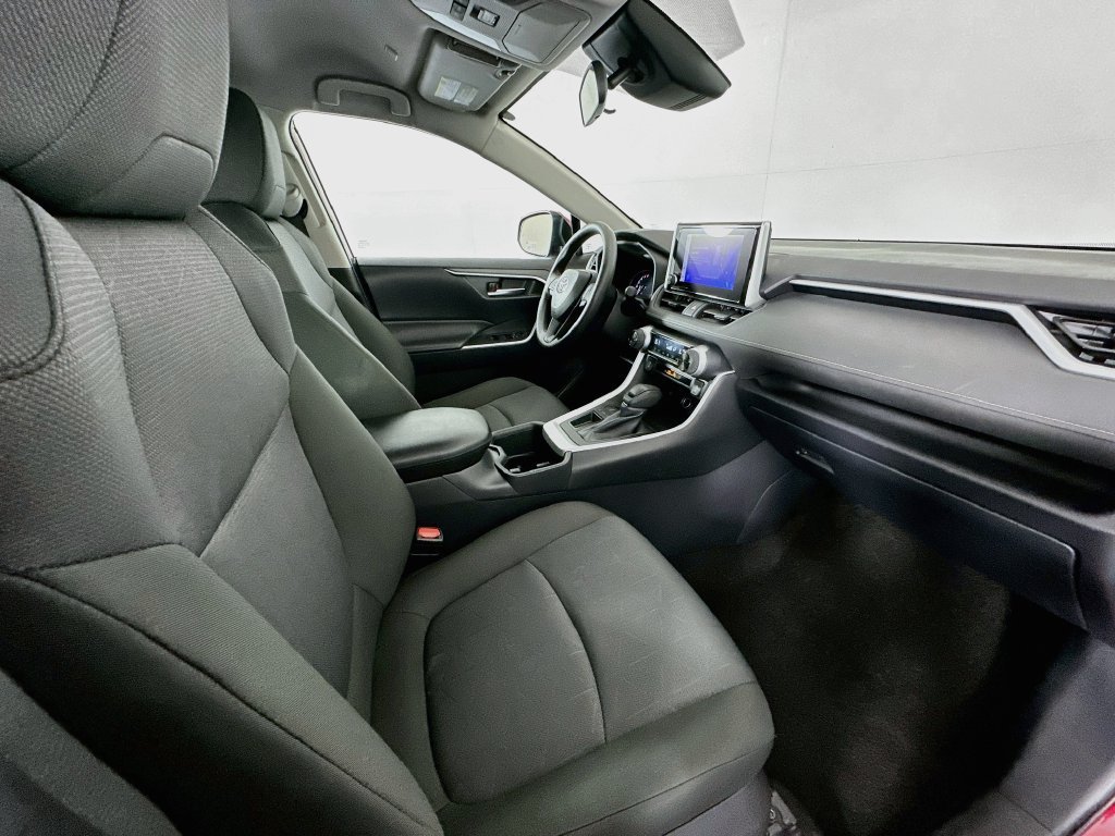 Certified 2025 Toyota RAV4 XLE FWD image 28
