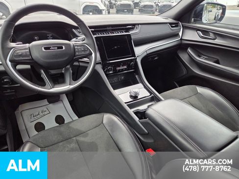Used 2025 Jeep Grand Cherokee Altitude AWD/4WD image 6