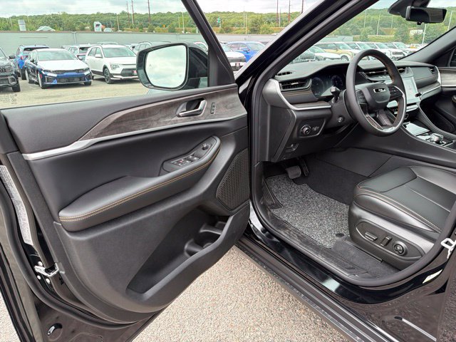 New 2026 Jeep Grand Cherokee Limited AWD/4WD image 11