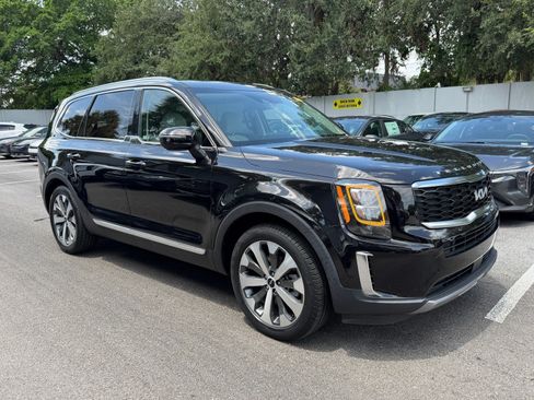Used 2022 Kia Telluride EX w/ EX Premium Package FWD image 1