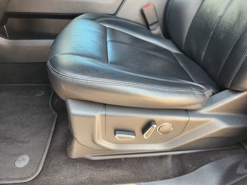 Used 2019 Ford Expedition XLT w/ Equipment Group 202A AWD/4WD image 23