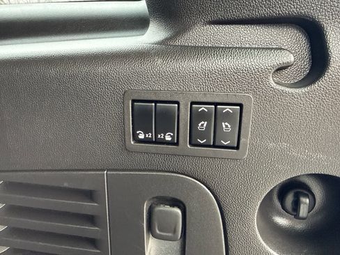 Used 2015 Chevrolet Suburban LTZ image 19