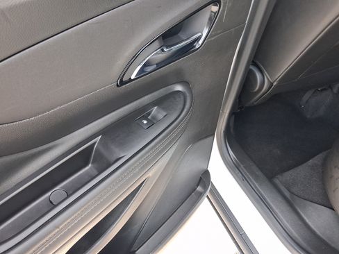 Used 2018 Buick Encore Essence FWD image 30