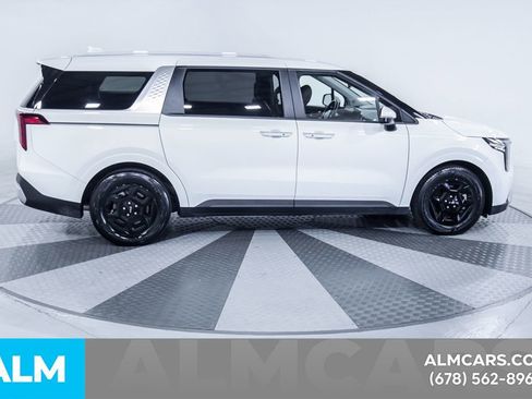 Used 2025 Kia Carnival FWD image 11