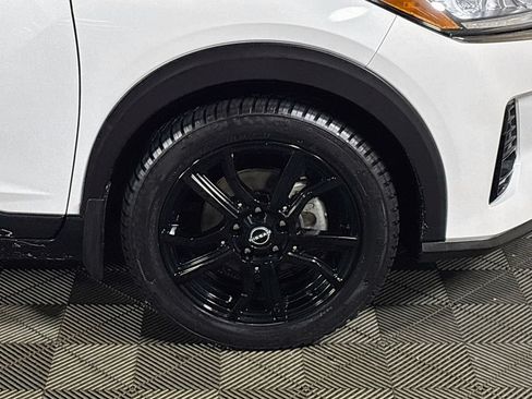 Used 2023 Nissan Kicks SR w/ SR Premium Package FWD image 22