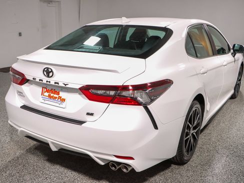 Used 2024 Toyota Camry SE w/ Blackout Package (TMS) image 7