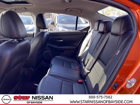 Used 2022 Nissan Sentra SR w/ SR Premium Package image 12