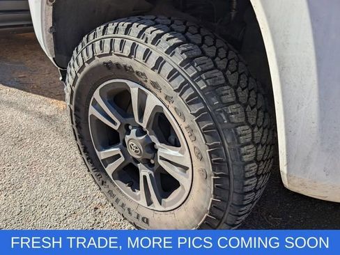 Used 2019 Toyota Tacoma TRD Sport image 9