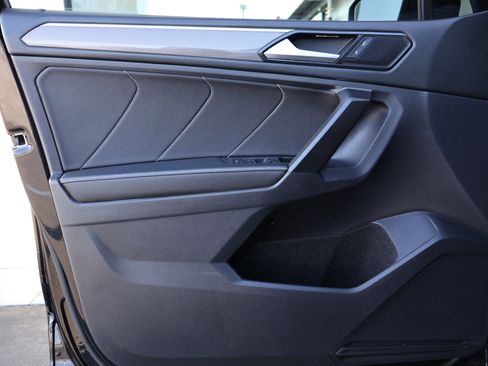 Used 2023 Volkswagen Tiguan SE R-Line image 13