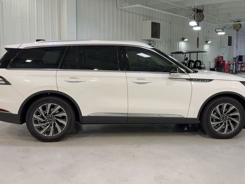 New 2025 Lincoln Aviator 2WD image 2