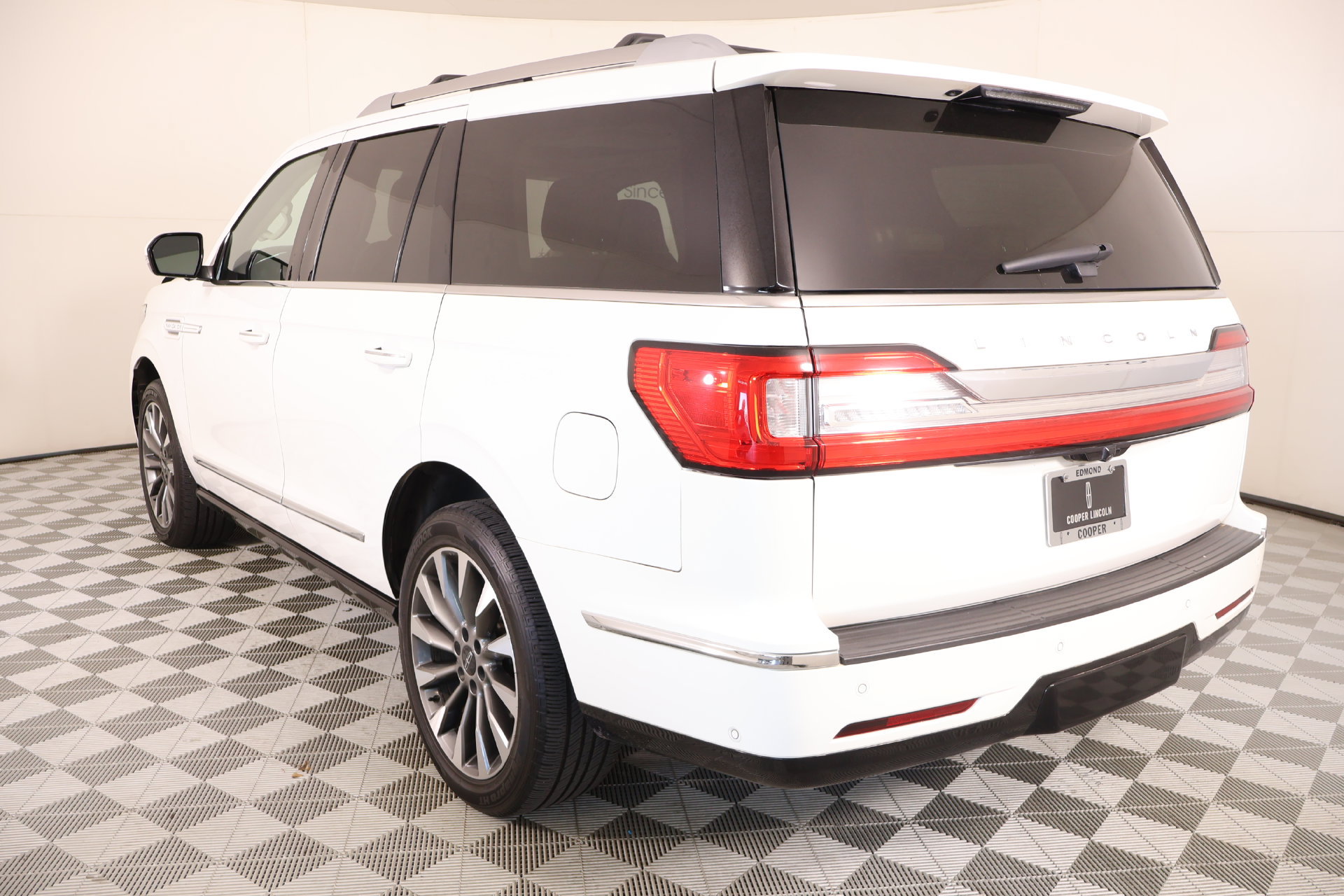 Used 2020 Lincoln Navigator Reserve w/ Equipment Group 208A Reserve AWD/4WD image 25