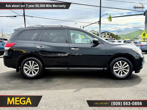 Used 2016 Nissan Pathfinder SV image 13