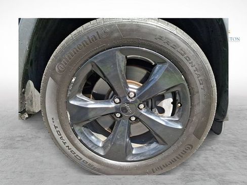 Used 2019 Jeep Cherokee Latitude Plus AWD/4WD image 6