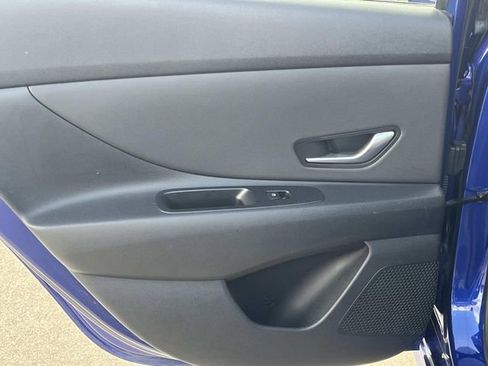 Certified 2021 Hyundai Elantra Limited image 19