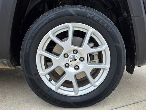 Used 2023 Jeep Renegade Latitude image 13