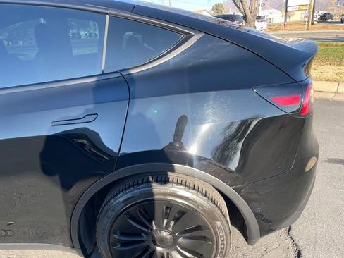 Used 2021 Tesla Model Y Long Range image 21