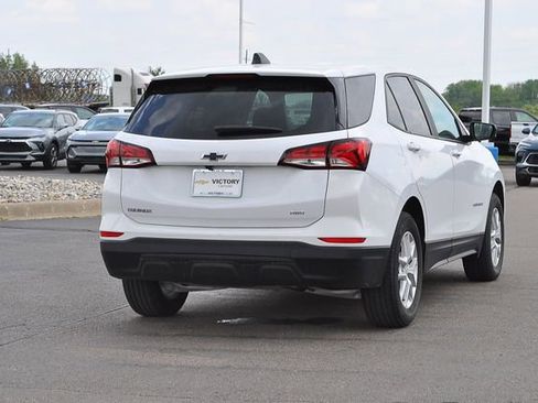 Used 2024 Chevrolet Equinox LS w/ LS Convenience Package AWD/4WD image 3