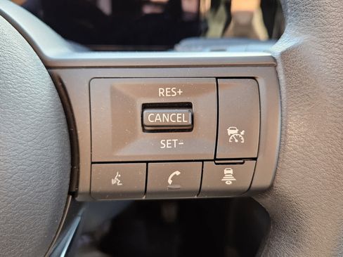 Used 2025 Nissan Kicks SV image 13