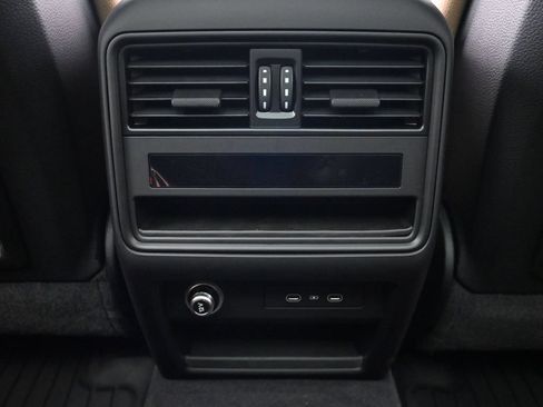 Certified 2026 Porsche Cayenne AWD/4WD image 8