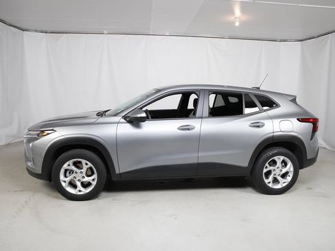 Used 2024 Chevrolet Trax LS w/ LS Convenience Package image 21