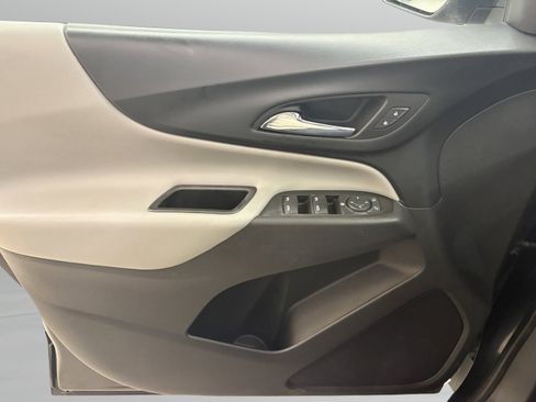 Used 2020 Chevrolet Equinox LS w/ LS Convenience Package image 24