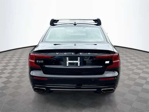 Used 2022 Volvo S60 T8 Inscription image 7