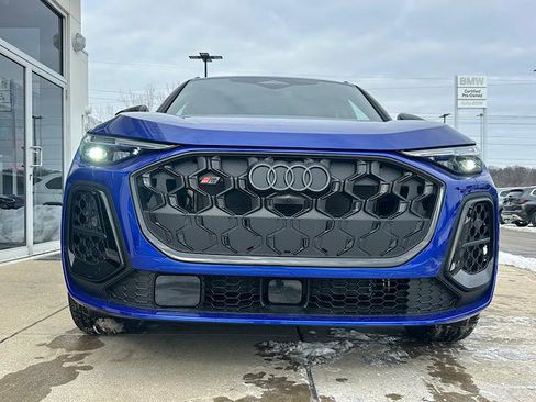 Used 2025 Audi SQ5 Prestige w/ Prestige Package image 2