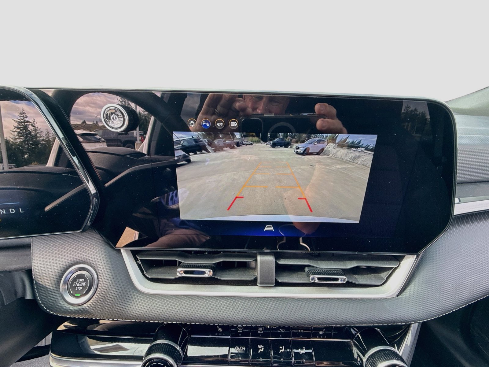 Used 2025 Chevrolet Equinox LT FWD image 13