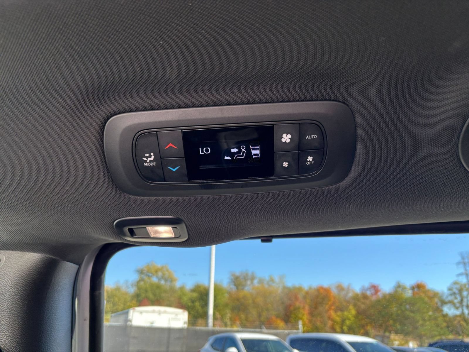 Used 2025 Chrysler Pacifica Limited FWD image 25