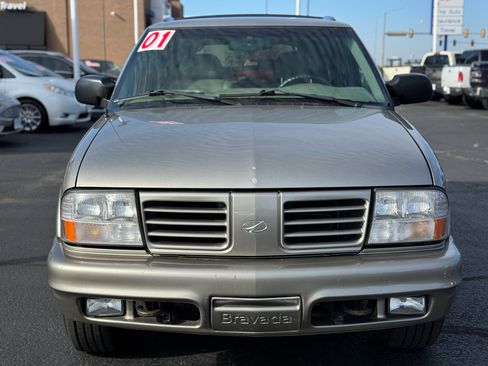 Used 2001 Oldsmobile Bravada AWD image 2