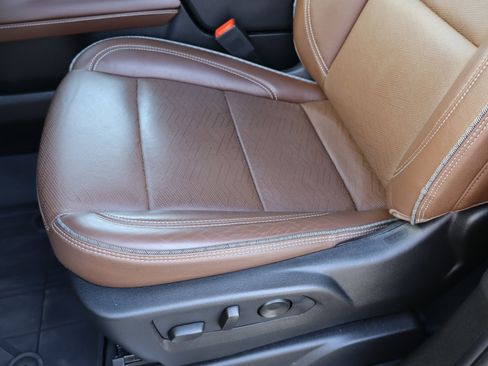 Used 2024 Chevrolet Tahoe High Country w/ Premium Package image 19