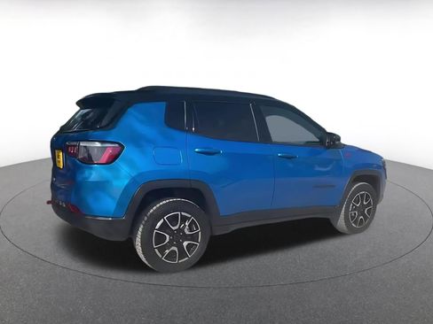 Used 2025 Jeep Compass Trailhawk AWD/4WD image 15