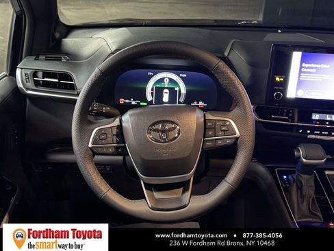 Used 2026 Toyota Sienna Limited AWD/4WD image 13