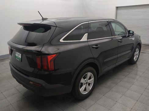 Used 2023 Kia Sorento LX FWD image 9
