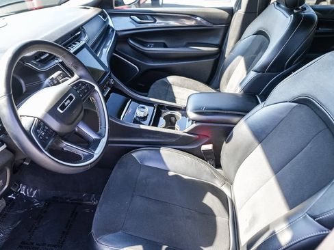 Used 2022 Jeep Grand Cherokee Altitude image 17