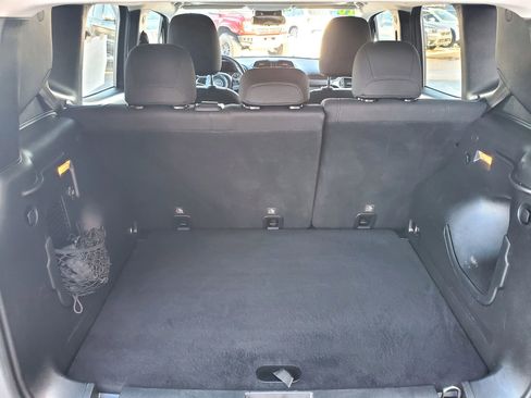 Used 2016 Jeep Renegade Latitude w/ Cold Weather Group image 8