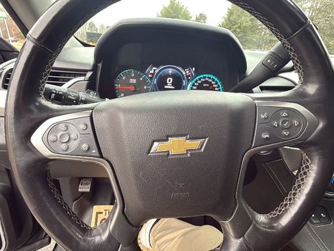 Used 2017 Chevrolet Suburban LT image 21