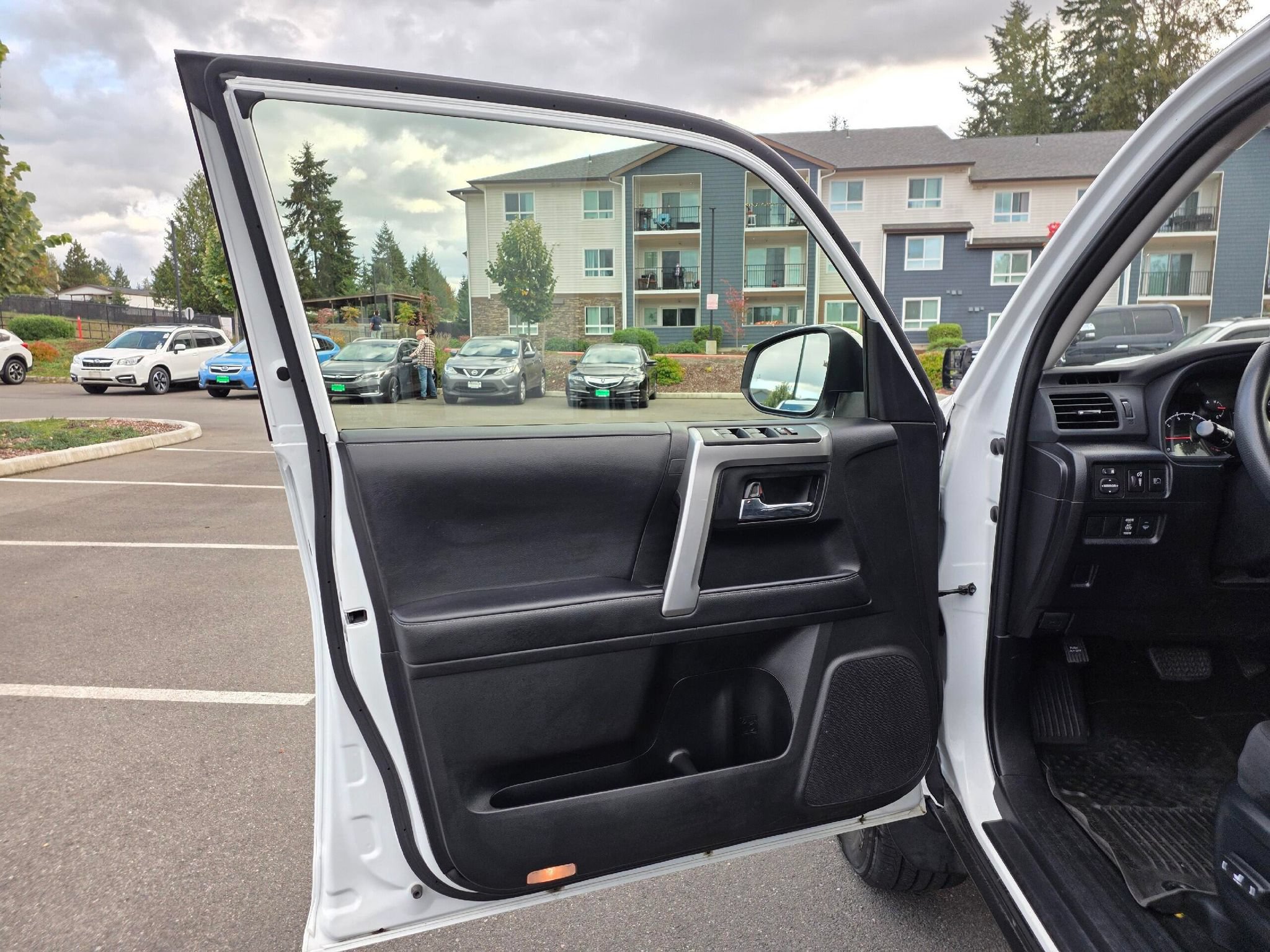 Used 2024 Toyota 4Runner SR5 AWD/4WD image 23