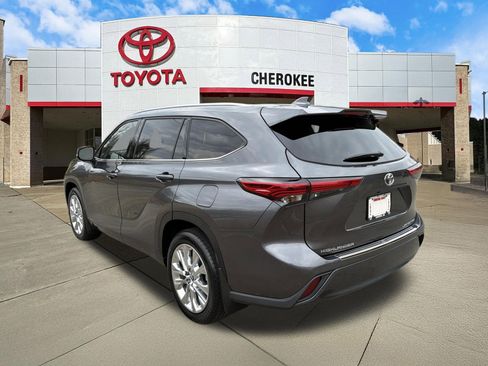 Used 2023 Toyota Highlander Limited image 7