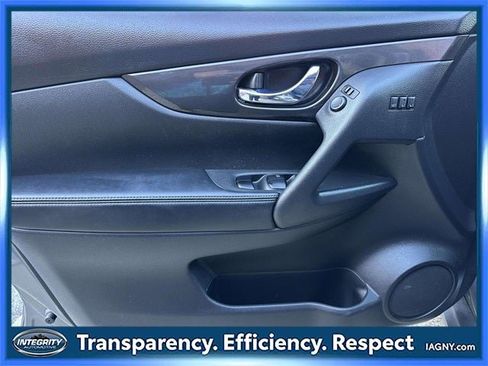 Used 2018 Nissan Rogue SV w/ Sun & Sound Touring Package image 18