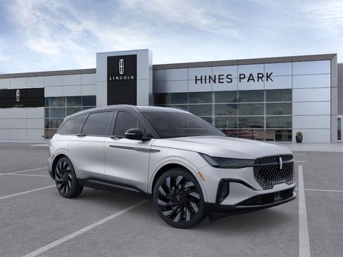 New 2025 Lincoln Nautilus Reserve w/ Jet Appearance Package image 7